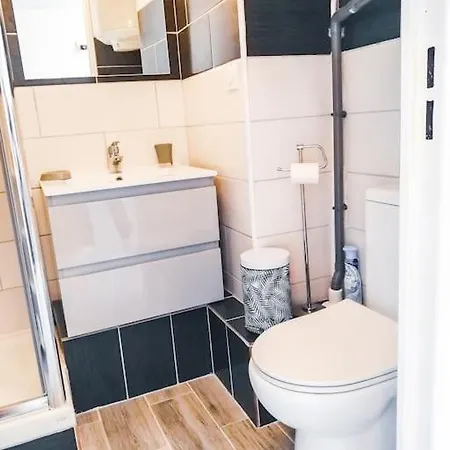 Le Superbe, F2 En Rez-de-jardin, Proche Apartment *